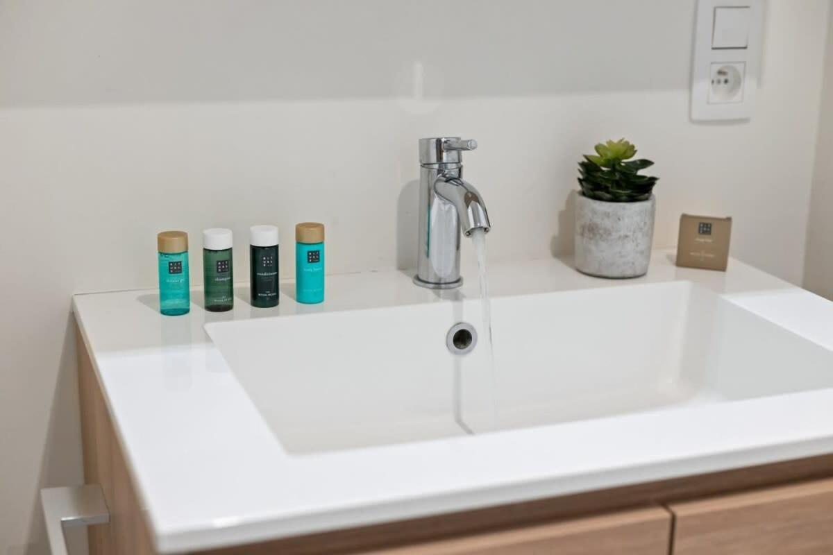 Huswell - Apartment With Natural Swimming Pool ميدل كيرك المظهر الخارجي الصورة